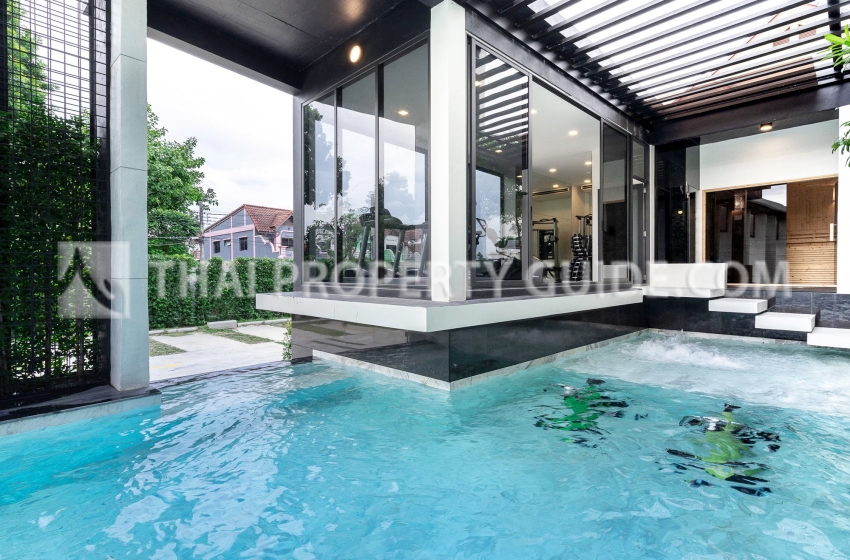 Condominium in Chaengwattana (near Nichada Thani) 