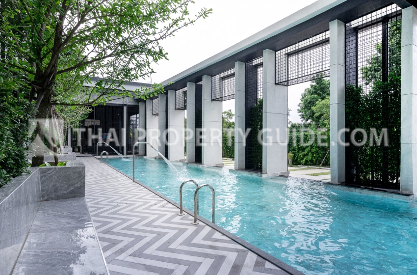 Condominium in Chaengwattana (near Nichada Thani) 