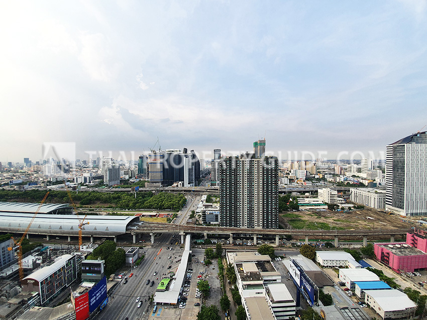 Condominium in New Petchburi 