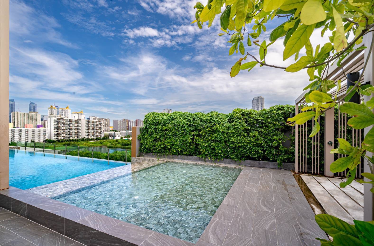 Condominium in New Petchburi 
