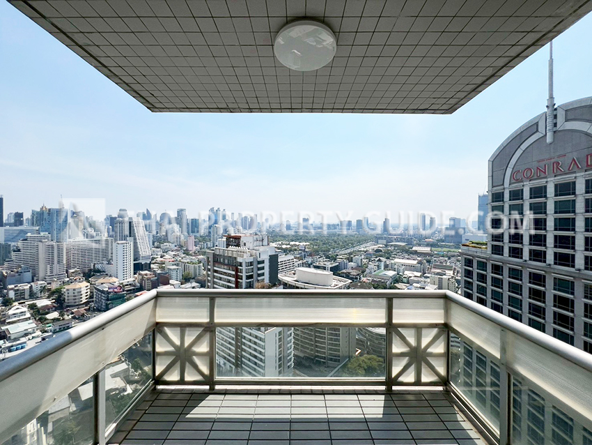 Condominium in Ploenchit 