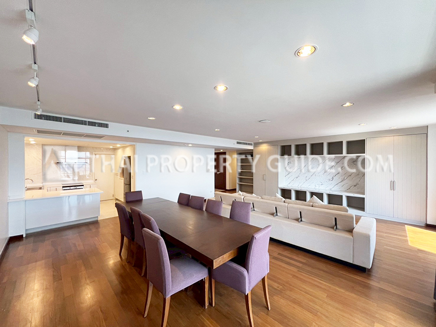 Condominium in Ploenchit 