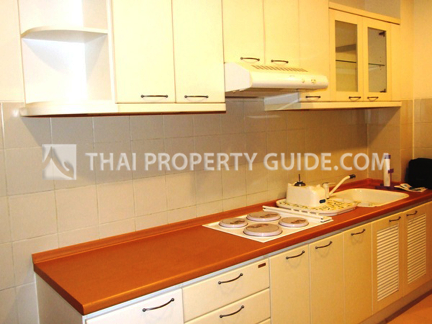 Condominium in Ploenchit 