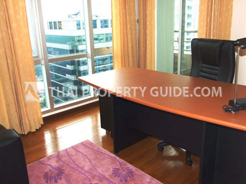 Condominium in Ploenchit 