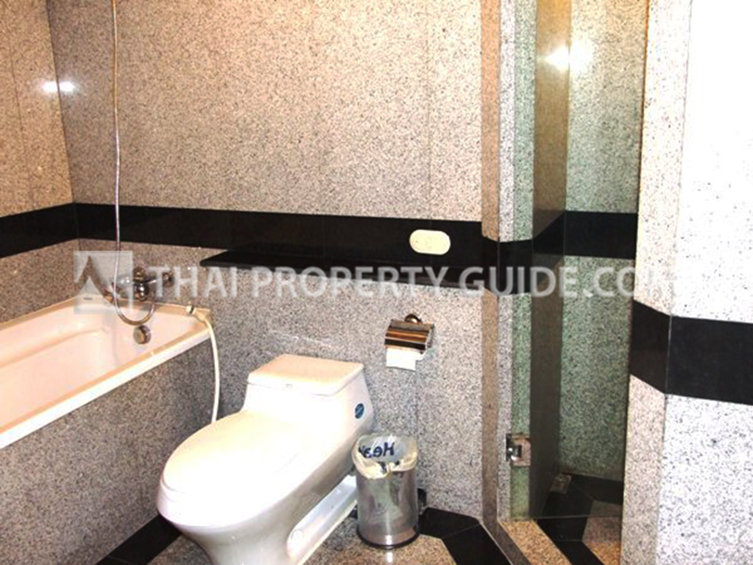 Condominium in Ploenchit 