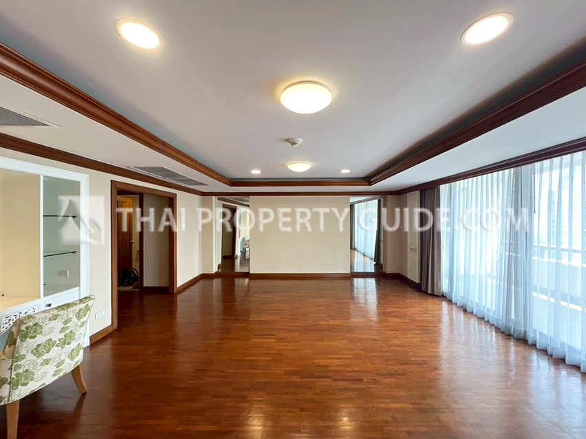 Condominium in Ploenchit 