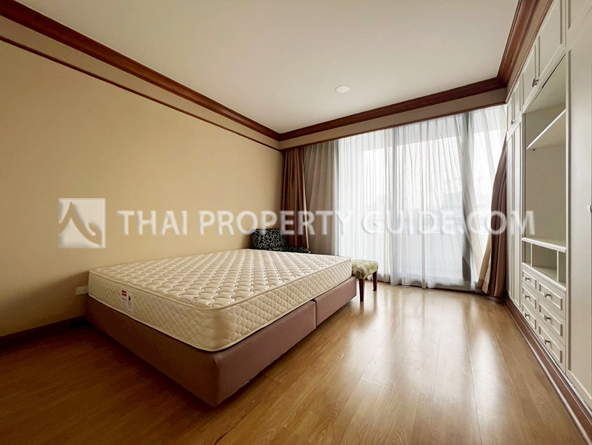 Condominium in Ploenchit 