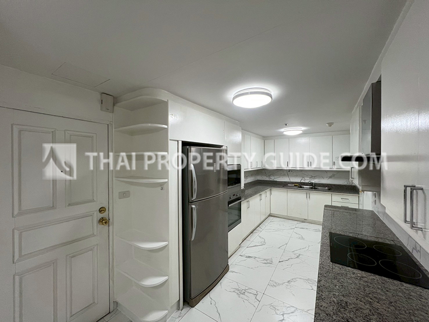 Condominium in Ploenchit 