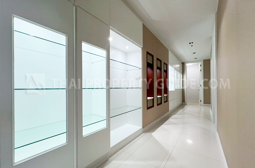 Condominium in Ploenchit : Athenee Residence 