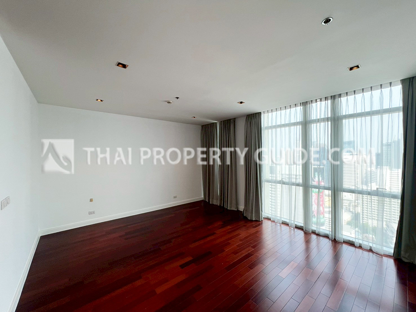 Condominium in Ploenchit : Athenee Residence 