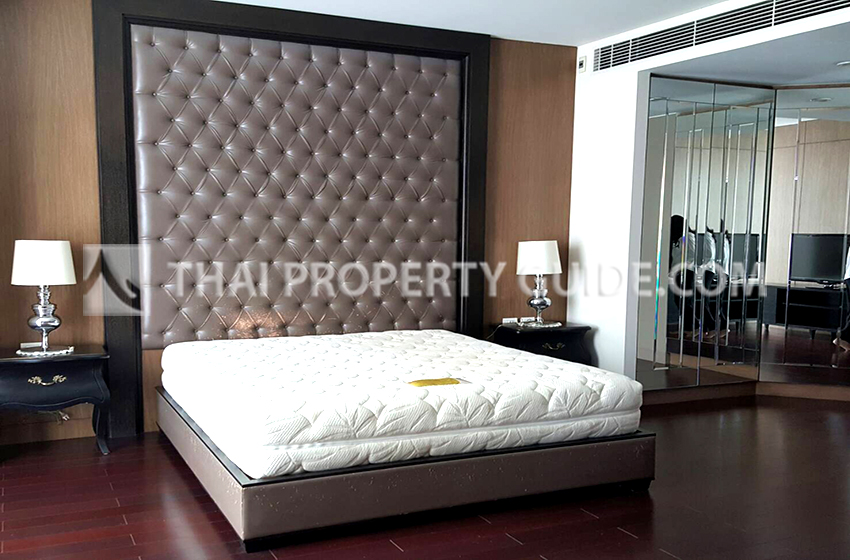 Condominium in Ploenchit 