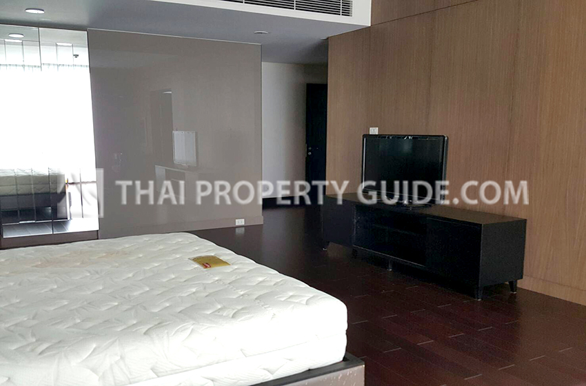 Condominium in Ploenchit 