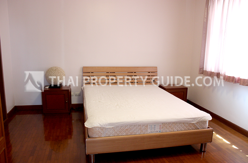 Condominium in Ploenchit 
