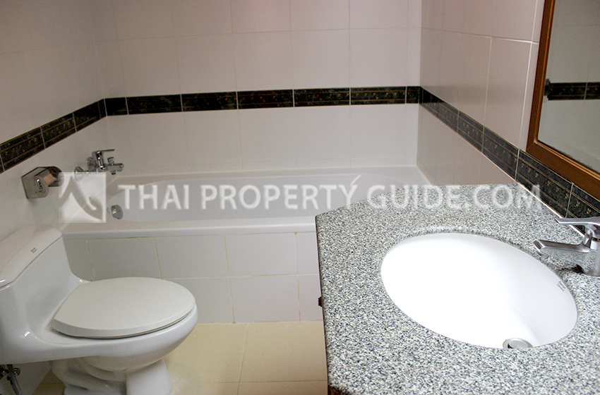 Condominium in Ploenchit 