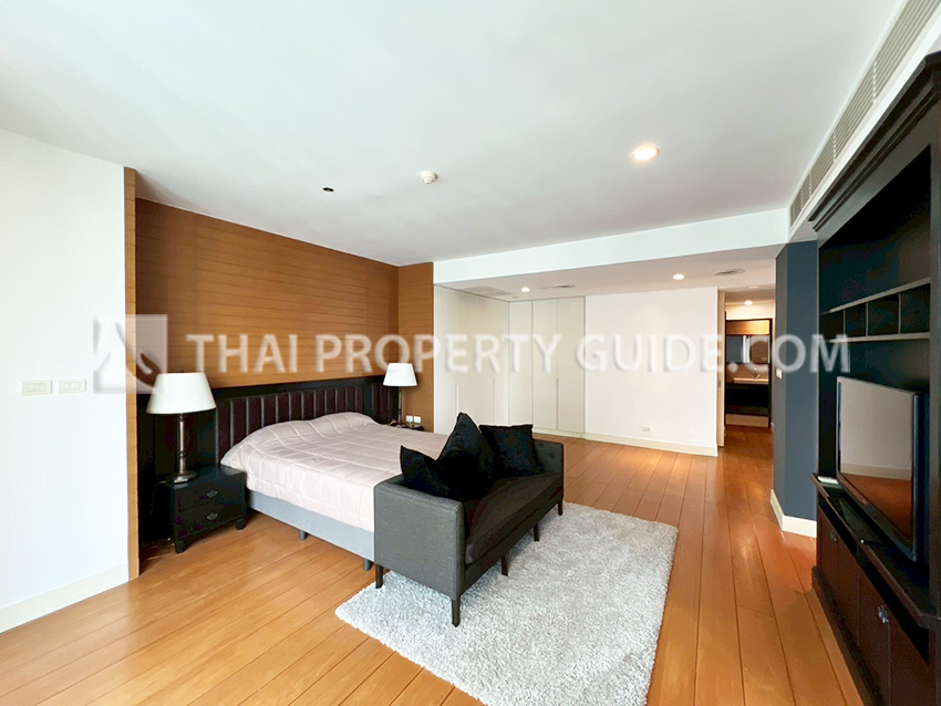 Condominium in Ploenchit 