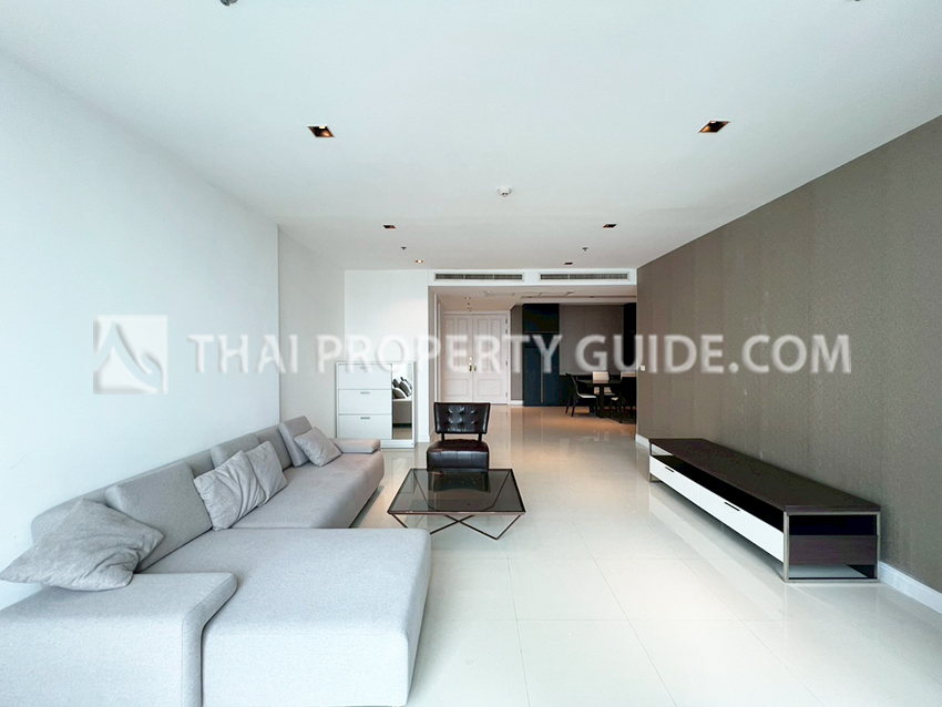 Condominium in Ploenchit