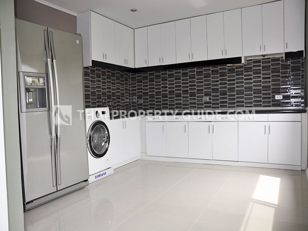Condominium in Ploenchit 