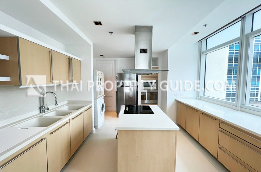 Condominium in Ploenchit : Athenee Residence