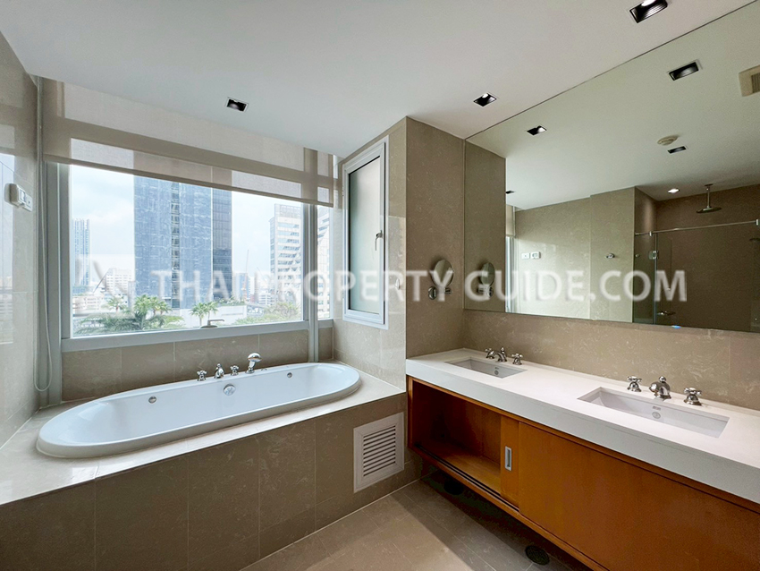 Condominium in Ploenchit : Athenee Residence 