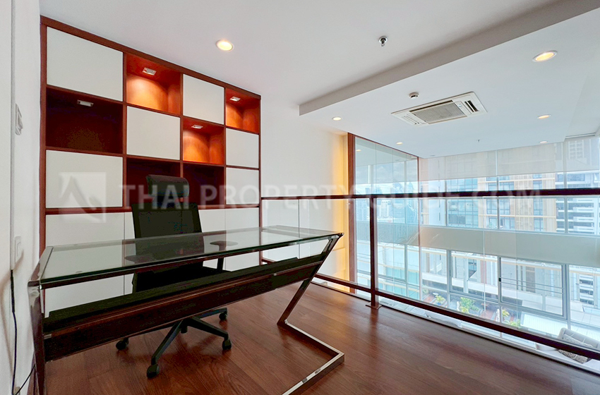 Condominium in Ploenchit 