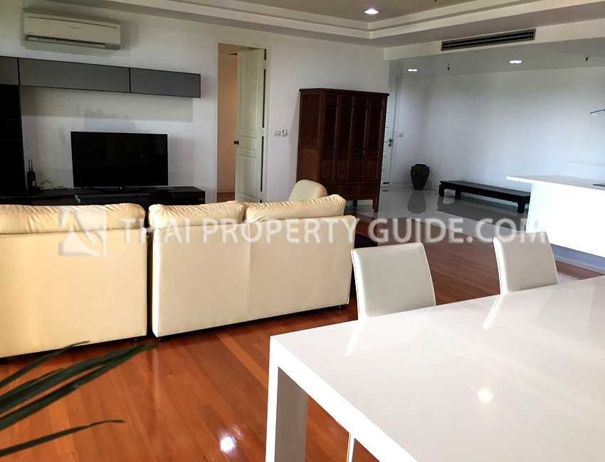 Condominium in Ploenchit 