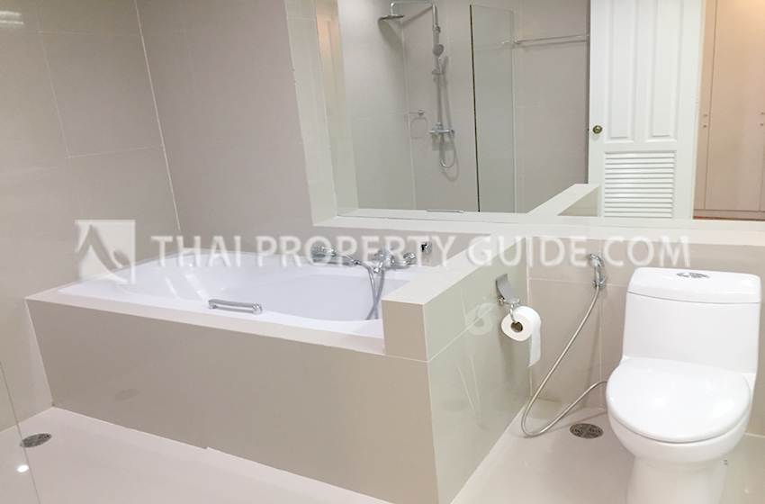 Condominium in Ploenchit 