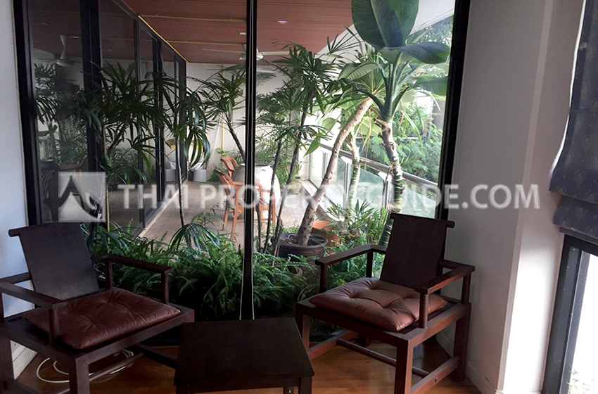 Condominium in Ploenchit 