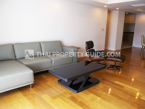 Condominium in Ploenchit 