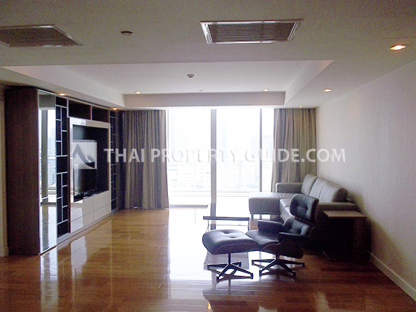 Condominium in Ploenchit 