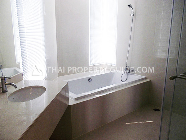 Condominium in Ploenchit 
