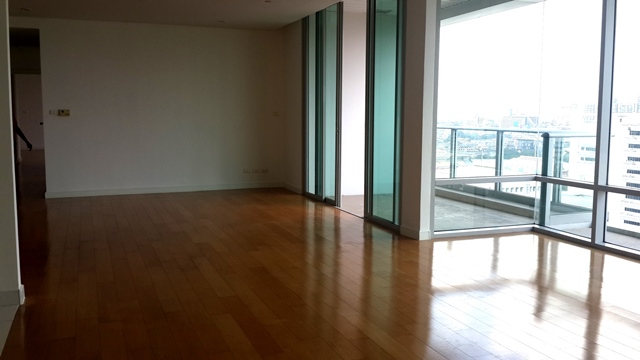 Condominium in Ploenchit 