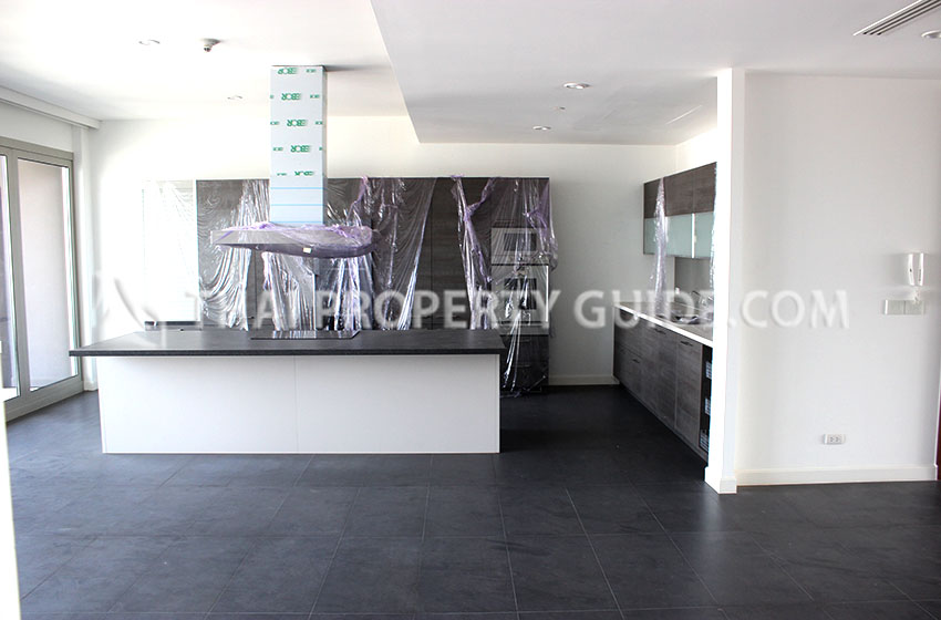 Condominium in Ploenchit 