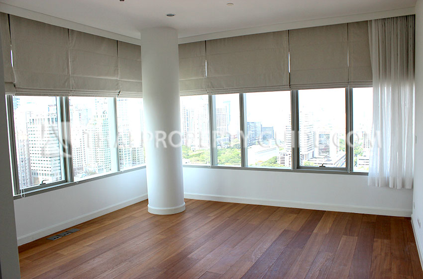 Condominium in Ploenchit 