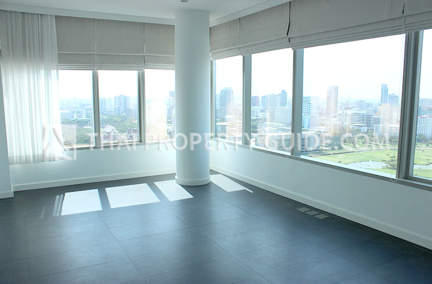 Condominium in Ploenchit 