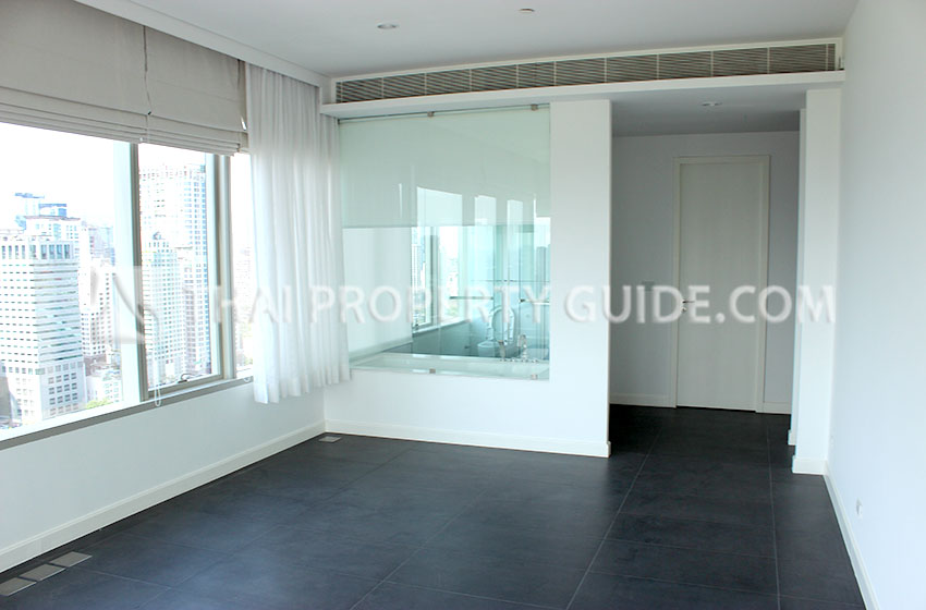 Condominium in Ploenchit 