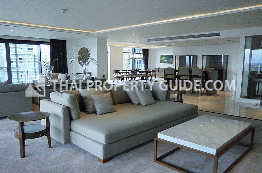 Condominium in Ploenchit 