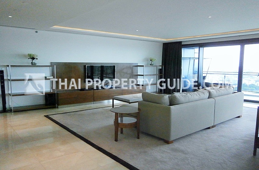 Condominium in Ploenchit 