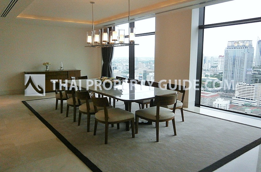 Condominium in Ploenchit 