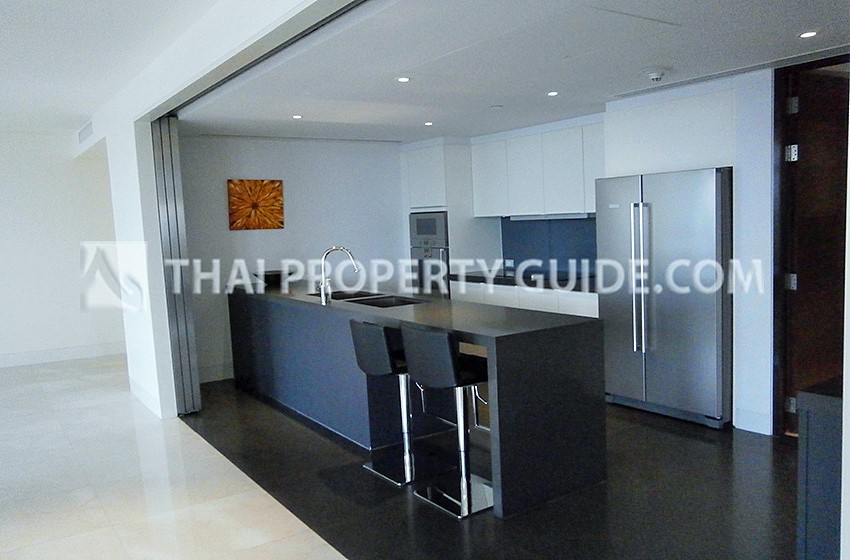 Condominium in Ploenchit 