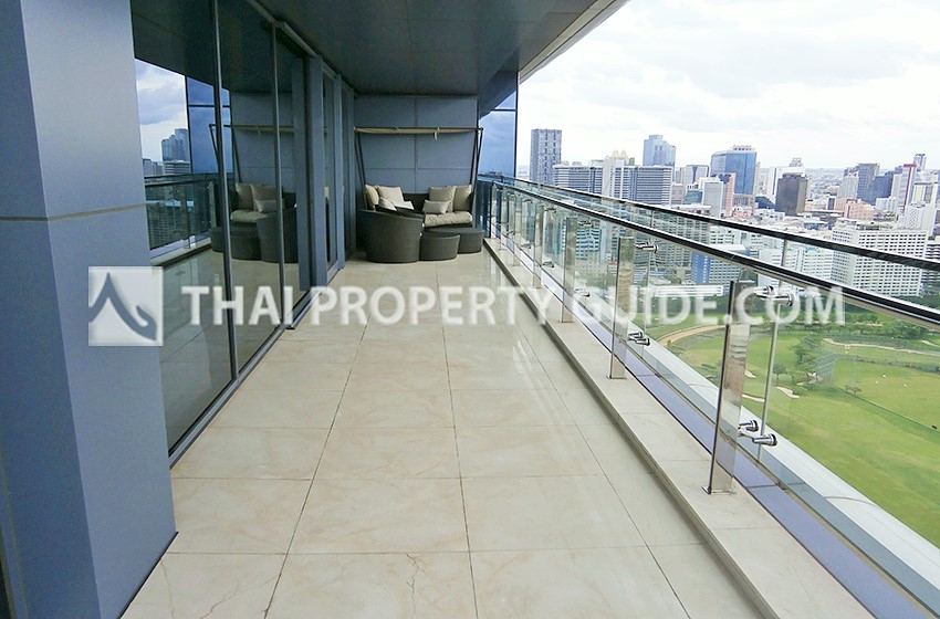 Condominium in Ploenchit 