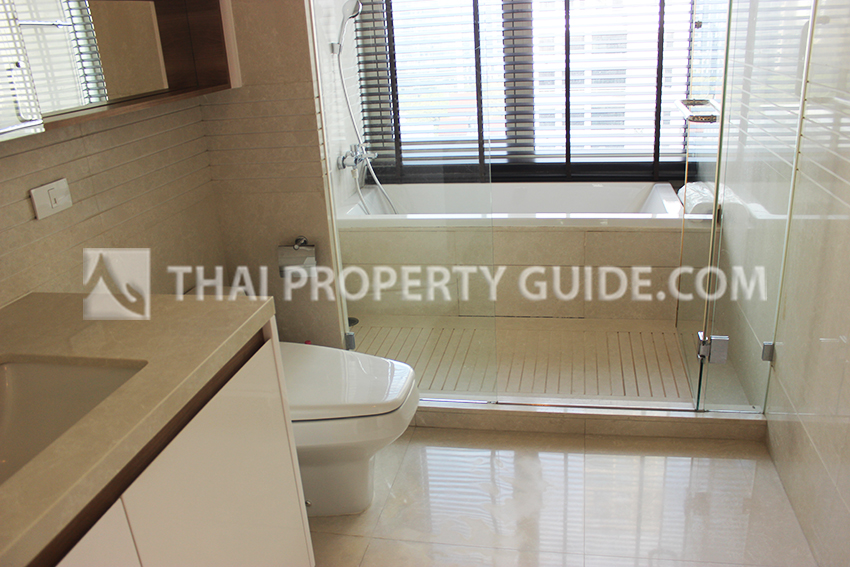 Condominium in Ploenchit 
