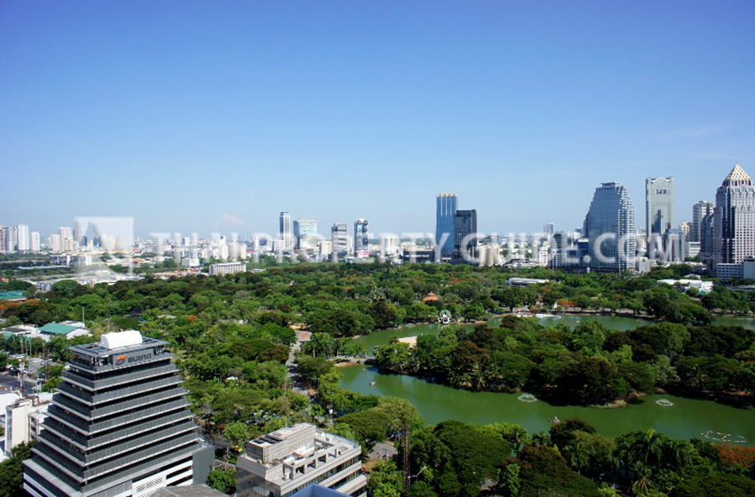 Condominium in Ploenchit 