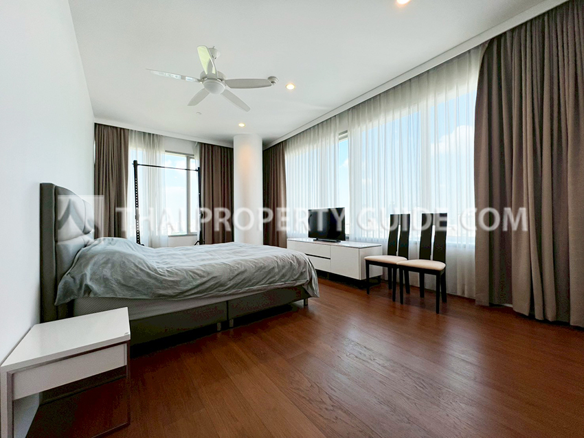 Condominium in Ploenchit 