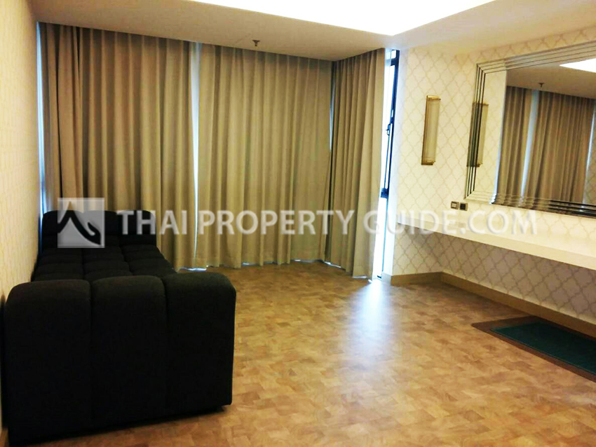 Condominium in Ploenchit 