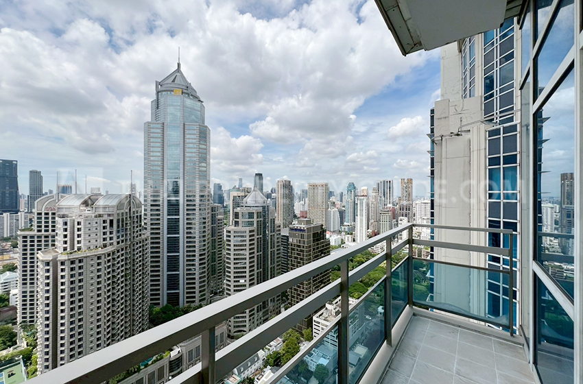 Condominium in Ploenchit : Athenee Residence 