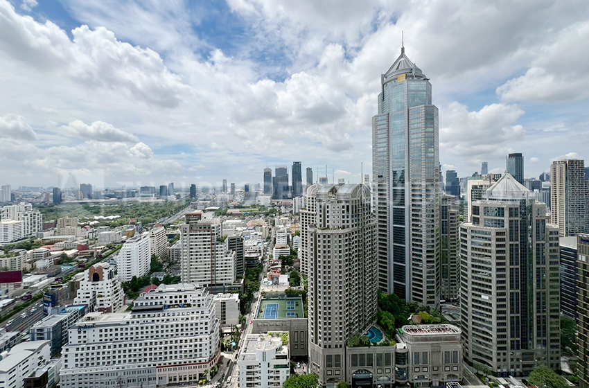 Condominium in Ploenchit : Athenee Residence 