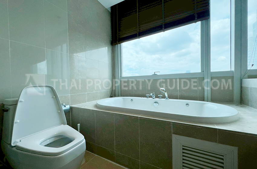 Condominium in Ploenchit : Athenee Residence 