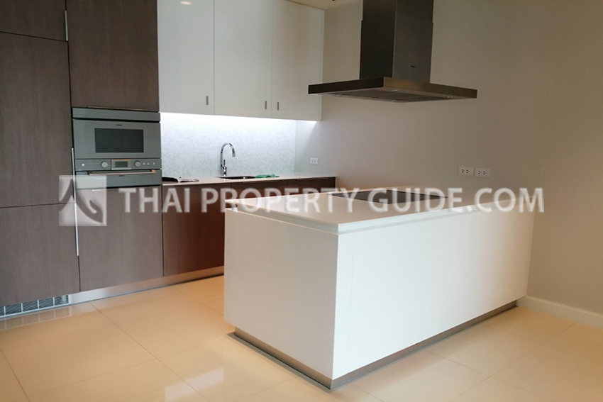 Condominium in Ploenchit 