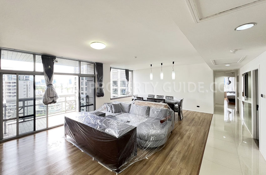 Condominium in Ploenchit