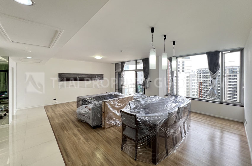 Condominium in Ploenchit 